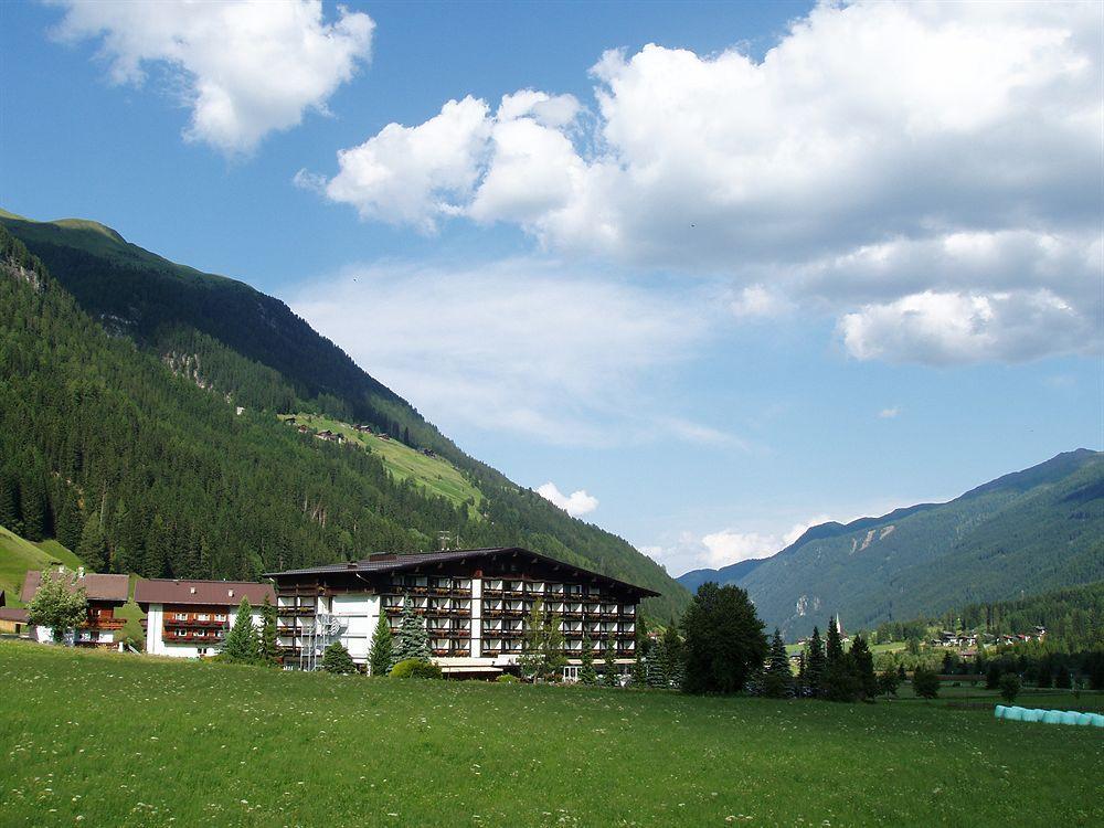 Alpenhof Hotel 4*